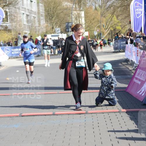 12.04.2026 - 45. Internationalen Wilhelmsburger Insellauf Strokosch-Dieckow http://msf.ph/oto/9460955 12.04.2026 11:08:38 Ziel 4956, 3397, 2800, 4977, 3740 meine-sportfotos.de