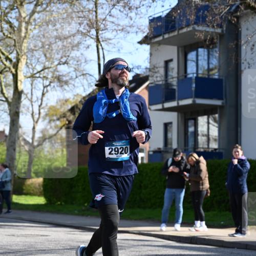 12.04.2026 - 45. Internationalen Wilhelmsburger Insellauf J. Mangold http://msf.ph/oto/9460957 12.04.2026 10:44:47 Ziel 5805, 2920, 3173, 2190, 4914, 5341, 5435, 5563, 2075, 2810, 3408, 4739, 3416, 2899, 4785, 3566, 5037, 5046, 3747, 3054, 3054, 2376, 2300, 3334, 4958, 3500, 4928, 4333, 2301, 2995 meine-sportfotos.de