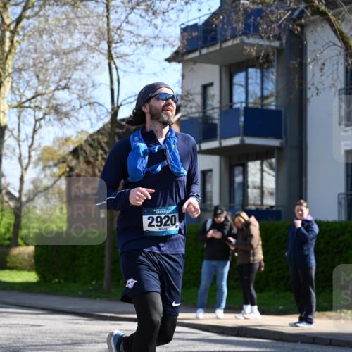 12.04.2026 - 45. Internationalen Wilhelmsburger Insellauf J. Mangold http://msf.ph/oto/9460958 12.04.2026 10:44:47 Ziel 5805, 2920, 3173, 2190, 4914, 5341, 5435, 5563, 2075, 2810, 3408, 4739, 3416, 2899, 4785, 3566, 5037, 5046, 3747, 3054, 3054, 2376, 2300, 3334, 4958, 3500, 4928, 4333, 2301, 2995 meine-sportfotos.de