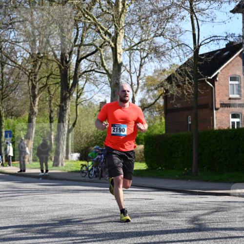 12.04.2026 - 45. Internationalen Wilhelmsburger Insellauf J. Mangold http://msf.ph/oto/9460964 12.04.2026 10:44:48 Ziel 5805, 2920, 3173, 2190, 4914, 5341, 5435, 5563, 2075, 2810, 3408, 4739, 3416, 2899, 4785, 3566, 5037, 5046, 3747, 3054, 2376, 2376, 2300, 3334, 4958, 3500, 4928, 4333, 2301, 2995 meine-sportfotos.de