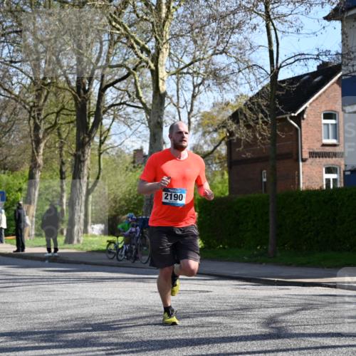 12.04.2026 - 45. Internationalen Wilhelmsburger Insellauf J. Mangold http://msf.ph/oto/9460965 12.04.2026 10:44:48 Ziel 5805, 2920, 3173, 2190, 4914, 5341, 5435, 5563, 2075, 2810, 3408, 4739, 3416, 2899, 4785, 3566, 5037, 5046, 3747, 3054, 2376, 2376, 2300, 3334, 4958, 3500, 4928, 4333, 2301, 2995 meine-sportfotos.de