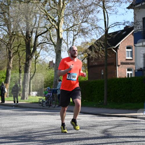 12.04.2026 - 45. Internationalen Wilhelmsburger Insellauf J. Mangold http://msf.ph/oto/9460966 12.04.2026 10:44:48 Ziel 5805, 2920, 3173, 2190, 4914, 5341, 5435, 5563, 2075, 2810, 3408, 4739, 3416, 2899, 4785, 3566, 5037, 5046, 3747, 3054, 2376, 2376, 2300, 3334, 4958, 3500, 4928, 4333, 2301, 2995 meine-sportfotos.de