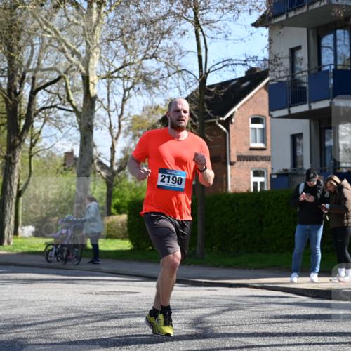 12.04.2026 - 45. Internationalen Wilhelmsburger Insellauf J. Mangold http://msf.ph/oto/9460973 12.04.2026 10:44:48 Ziel 5805, 2920, 3173, 2190, 4914, 5341, 5435, 5563, 2075, 2810, 3408, 4739, 3416, 2899, 4785, 3566, 5037, 5046, 3747, 3054, 2376, 2376, 2300, 3334, 4958, 3500, 4928, 4333, 2301, 2995 meine-sportfotos.de