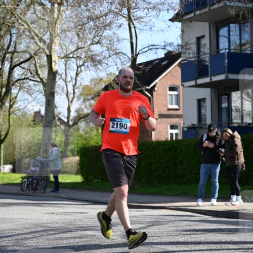 12.04.2026 - 45. Internationalen Wilhelmsburger Insellauf J. Mangold http://msf.ph/oto/9460974 12.04.2026 10:44:48 Ziel 5805, 2920, 3173, 2190, 4914, 5341, 5435, 5563, 2075, 2810, 3408, 4739, 3416, 2899, 4785, 3566, 5037, 5046, 3747, 3054, 2376, 2376, 2300, 3334, 4958, 3500, 4928, 4333, 2301, 2995 meine-sportfotos.de
