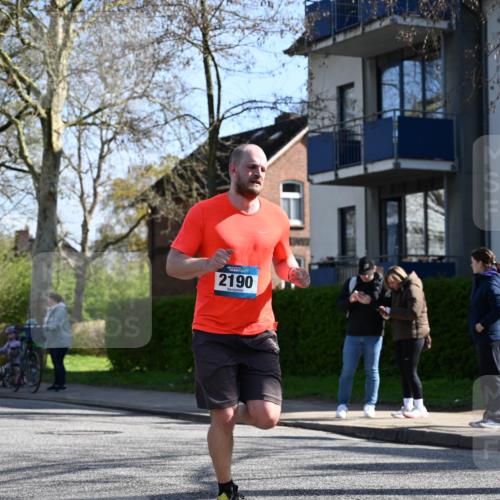 12.04.2026 - 45. Internationalen Wilhelmsburger Insellauf J. Mangold http://msf.ph/oto/9460977 12.04.2026 10:44:49 Ziel 5805, 2920, 3173, 2190, 4914, 5341, 5435, 5563, 2075, 2810, 3408, 4739, 3416, 2899, 4785, 3566, 5037, 5046, 3747, 3054, 2376, 2300, 3334, 4958, 3500, 4928, 4333, 2301, 2995, 2134 meine-sportfotos.de