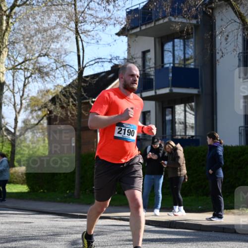 12.04.2026 - 45. Internationalen Wilhelmsburger Insellauf J. Mangold http://msf.ph/oto/9460979 12.04.2026 10:44:49 Ziel 5805, 2920, 3173, 2190, 4914, 5341, 5435, 5563, 2075, 2810, 3408, 4739, 3416, 2899, 4785, 3566, 5037, 5046, 3747, 3054, 2376, 2300, 3334, 4958, 3500, 4928, 4333, 2301, 2995, 2134 meine-sportfotos.de