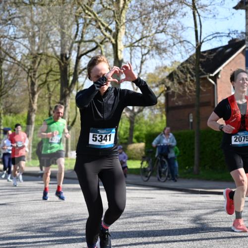 12.04.2026 - 45. Internationalen Wilhelmsburger Insellauf J. Mangold http://msf.ph/oto/9460998 12.04.2026 10:44:52 Ziel 2920, 3173, 2190, 4914, 5341, 5435, 5563, 2075, 2810, 3408, 4739, 3416, 2899, 4785, 3566, 5037, 5046, 3747, 3054, 2376, 2300, 3334, 4958, 3500, 4928, 4333, 2301, 2995, 2134, 3369, 4635 meine-sportfotos.de