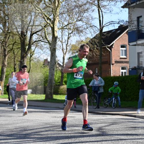 12.04.2026 - 45. Internationalen Wilhelmsburger Insellauf J. Mangold http://msf.ph/oto/9461015 12.04.2026 10:44:54 Ziel 2920, 3173, 2190, 4914, 5341, 5435, 5563, 2075, 2810, 3408, 4739, 3416, 2899, 4785, 3566, 3566, 5037, 5046, 3747, 3054, 2376, 2300, 3334, 4958, 3500, 4928, 4333, 2301, 2995, 2134, 3369, 4635, 3772 meine-sportfotos.de