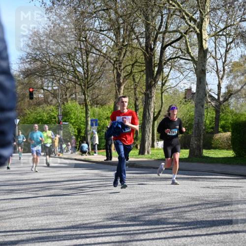 12.04.2026 - 45. Internationalen Wilhelmsburger Insellauf J. Mangold http://msf.ph/oto/9461063 12.04.2026 10:44:58 Ziel 3173, 2190, 4914, 5341, 5435, 5563, 2075, 2810, 3408, 4739, 3416, 2899, 4785, 3566, 5037, 5046, 3747, 3054, 2376, 2300, 3334, 4958, 3500, 4928, 4333, 2301, 2995, 2134, 3369, 4635, 3772, 3337, 3680 meine-sportfotos.de