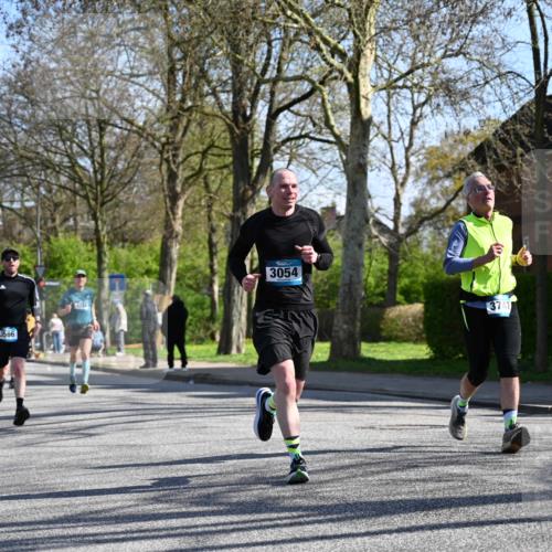 12.04.2026 - 45. Internationalen Wilhelmsburger Insellauf J. Mangold http://msf.ph/oto/9461103 12.04.2026 10:45:05 Ziel 5563, 2075, 2810, 3408, 4739, 3416, 2899, 4785, 3566, 5037, 5046, 3747, 3054, 2376, 2300, 3334, 4958, 3500, 4928, 4333, 2301, 2995, 2134, 3369, 4635, 3772, 3772, 3337, 3680, 5325, 3653, 4139, 4531, 5694, 2216, 3430 meine-sportfotos.de