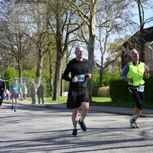 12.04.2026 - 45. Internationalen Wilhelmsburger Insellauf J. Mangold http://msf.ph/oto/9461105 12.04.2026 10:45:05 Ziel 5563, 2075, 2810, 3408, 4739, 3416, 2899, 4785, 3566, 5037, 5046, 3747, 3054, 2376, 2300, 3334, 4958, 3500, 4928, 4333, 2301, 2995, 2134, 3369, 4635, 3772, 3772, 3337, 3680, 5325, 3653, 4139, 4531, 5694, 2216, 3430 meine-sportfotos.de