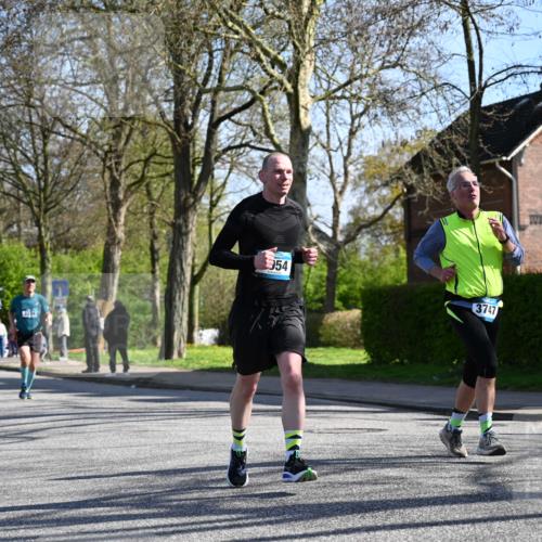 12.04.2026 - 45. Internationalen Wilhelmsburger Insellauf J. Mangold http://msf.ph/oto/9461107 12.04.2026 10:45:06 Ziel 2810, 3408, 4739, 3416, 2899, 4785, 3566, 5037, 5046, 3747, 3054, 2376, 2300, 3334, 4958, 3500, 4928, 4333, 2301, 2995, 2134, 3369, 4635, 3772, 3337, 3680, 5325, 3653, 4139, 4531, 5694, 2216, 3430, 5594, 4481 meine-sportfotos.de