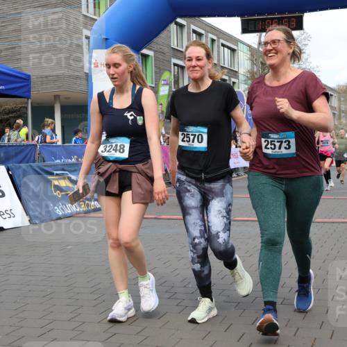 12.04.2026 - 45. Internationalen Wilhelmsburger Insellauf Strokosch-Dieckow http://msf.ph/oto/9461108 12.04.2026 13:18:52 Ziel 3248, 2570, 2573, 3277, 3828, 4948, 5488 meine-sportfotos.de
