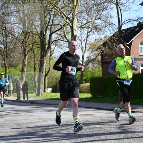 12.04.2026 - 45. Internationalen Wilhelmsburger Insellauf J. Mangold http://msf.ph/oto/9461109 12.04.2026 10:45:06 Ziel 2810, 3408, 4739, 3416, 2899, 4785, 3566, 5037, 5046, 3747, 3054, 2376, 2300, 3334, 4958, 3500, 4928, 4333, 2301, 2995, 2134, 3369, 4635, 3772, 3337, 3680, 5325, 3653, 4139, 4531, 5694, 2216, 3430, 5594, 4481 meine-sportfotos.de