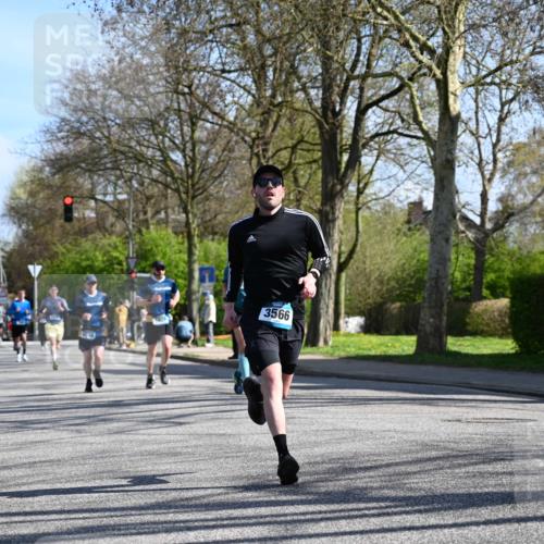 12.04.2026 - 45. Internationalen Wilhelmsburger Insellauf J. Mangold http://msf.ph/oto/9461118 12.04.2026 10:45:07 Ziel 2810, 3408, 4739, 3416, 2899, 4785, 3566, 5037, 5046, 3747, 3054, 2376, 2300, 3334, 4958, 3500, 4928, 4333, 2301, 2995, 2134, 3369, 4635, 3772, 3337, 3680, 5325, 3653, 4139, 4531, 5694, 2216, 3430, 5594, 4481, 4682 meine-sportfotos.de