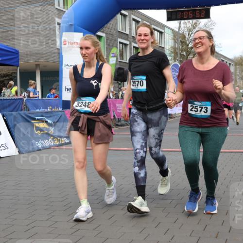 12.04.2026 - 45. Internationalen Wilhelmsburger Insellauf Strokosch-Dieckow http://msf.ph/oto/9461132 12.04.2026 13:18:52 Ziel 3248, 2570, 2573, 3277, 3828, 4948, 5488 meine-sportfotos.de