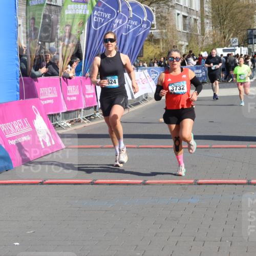 12.04.2026 - 45. Internationalen Wilhelmsburger Insellauf Strokosch-Dieckow http://msf.ph/oto/9461138 12.04.2026 11:08:57 Ziel 4624, 3732, 4232 meine-sportfotos.de
