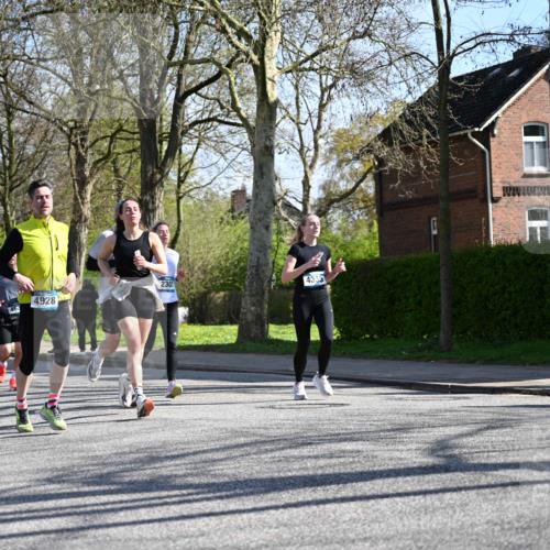 12.04.2026 - 45. Internationalen Wilhelmsburger Insellauf J. Mangold http://msf.ph/oto/9461197 12.04.2026 10:45:22 Ziel 3747, 3054, 2376, 2300, 3334, 4958, 3500, 4928, 4333, 2301, 2995, 2134, 3369, 4635, 3772, 3337, 3680, 3680, 5325, 3653, 4139, 4531, 5694, 2216, 3430, 5594, 4481, 4682, 5664, 3172, 2691, 3256, 3848, 3849, 5690, 4182 meine-sportfotos.de