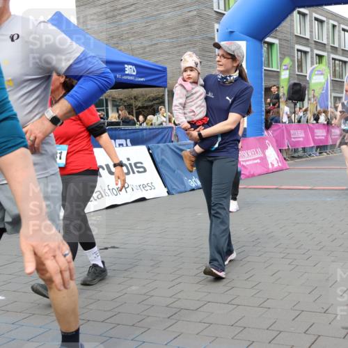 12.04.2026 - 45. Internationalen Wilhelmsburger Insellauf Strokosch-Dieckow http://msf.ph/oto/9461225 12.04.2026 13:18:50 Ziel 2961, 3248, 2570, 2573, 3277, 3828 meine-sportfotos.de
