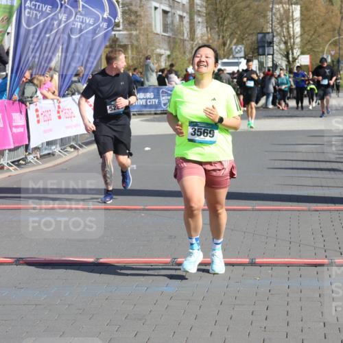 12.04.2026 - 45. Internationalen Wilhelmsburger Insellauf Strokosch-Dieckow http://msf.ph/oto/9461236 12.04.2026 11:09:03 Ziel 4232, 3569, 5285 meine-sportfotos.de