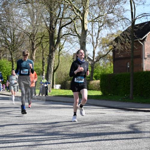12.04.2026 - 45. Internationalen Wilhelmsburger Insellauf J. Mangold http://msf.ph/oto/9461239 12.04.2026 10:45:34 Ziel 4928, 4333, 2301, 2995, 2134, 3369, 4635, 3772, 3337, 3680, 5325, 3653, 4139, 4531, 5694, 2216, 3430, 5594, 4481, 4682, 5664, 3172, 2691, 3256, 3848, 3849, 5690, 4182, 4182, 2460, 2706, 4357, 3952 meine-sportfotos.de