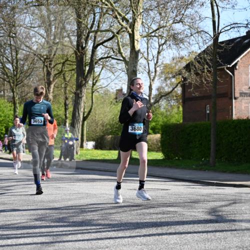 12.04.2026 - 45. Internationalen Wilhelmsburger Insellauf J. Mangold http://msf.ph/oto/9461240 12.04.2026 10:45:34 Ziel 4928, 4333, 2301, 2995, 2134, 3369, 4635, 3772, 3337, 3680, 5325, 3653, 4139, 4531, 5694, 2216, 3430, 5594, 4481, 4682, 5664, 3172, 2691, 3256, 3848, 3849, 5690, 4182, 4182, 2460, 2706, 4357, 3952 meine-sportfotos.de