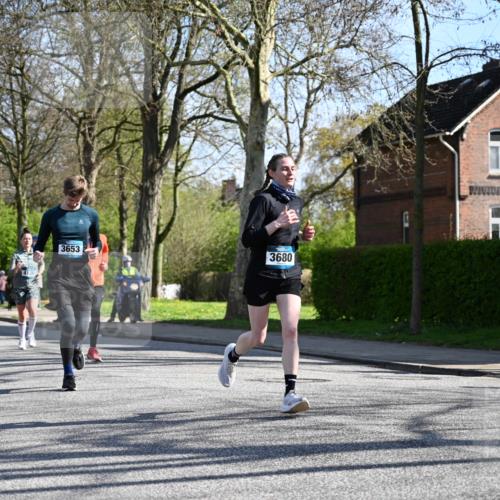 12.04.2026 - 45. Internationalen Wilhelmsburger Insellauf J. Mangold http://msf.ph/oto/9461241 12.04.2026 10:45:34 Ziel 4928, 4333, 2301, 2995, 2134, 3369, 4635, 3772, 3337, 3680, 5325, 3653, 4139, 4531, 5694, 2216, 3430, 5594, 4481, 4682, 5664, 3172, 2691, 3256, 3848, 3849, 5690, 4182, 4182, 2460, 2706, 4357, 3952 meine-sportfotos.de