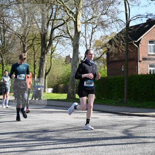 12.04.2026 - 45. Internationalen Wilhelmsburger Insellauf J. Mangold http://msf.ph/oto/9461242 12.04.2026 10:45:34 Ziel 4928, 4333, 2301, 2995, 2134, 3369, 4635, 3772, 3337, 3680, 5325, 3653, 4139, 4531, 5694, 2216, 3430, 5594, 4481, 4682, 5664, 3172, 2691, 3256, 3848, 3849, 5690, 4182, 4182, 2460, 2706, 4357, 3952 meine-sportfotos.de