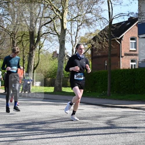 12.04.2026 - 45. Internationalen Wilhelmsburger Insellauf J. Mangold http://msf.ph/oto/9461245 12.04.2026 10:45:34 Ziel 4928, 4333, 2301, 2995, 2134, 3369, 4635, 3772, 3337, 3680, 5325, 3653, 4139, 4531, 5694, 2216, 3430, 5594, 4481, 4682, 5664, 3172, 2691, 3256, 3848, 3849, 5690, 4182, 4182, 2460, 2706, 4357, 3952 meine-sportfotos.de