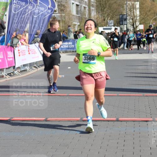 12.04.2026 - 45. Internationalen Wilhelmsburger Insellauf Strokosch-Dieckow http://msf.ph/oto/9461248 12.04.2026 11:09:03 Ziel 4232, 3569, 5285 meine-sportfotos.de