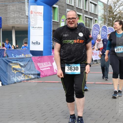 12.04.2026 - 45. Internationalen Wilhelmsburger Insellauf Strokosch-Dieckow http://msf.ph/oto/9461265 12.04.2026 13:18:44 Ziel 2516, 2517, 4031, 3694, 2018, 2961, 3248 meine-sportfotos.de