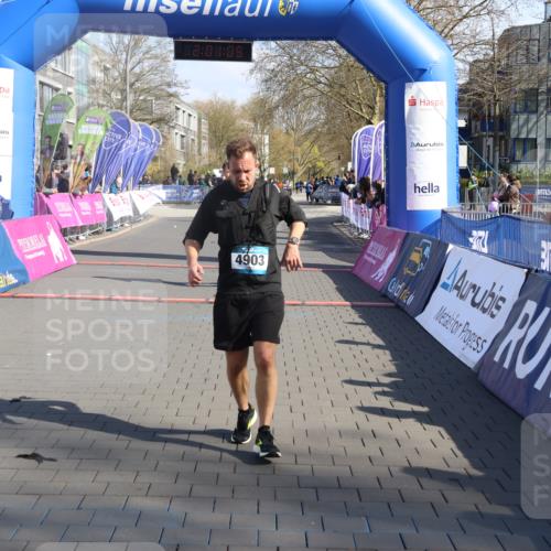 12.04.2026 - 45. Internationalen Wilhelmsburger Insellauf Strokosch-Dieckow http://msf.ph/oto/9461269 12.04.2026 10:51:03 Ziel 4903, 2496 meine-sportfotos.de