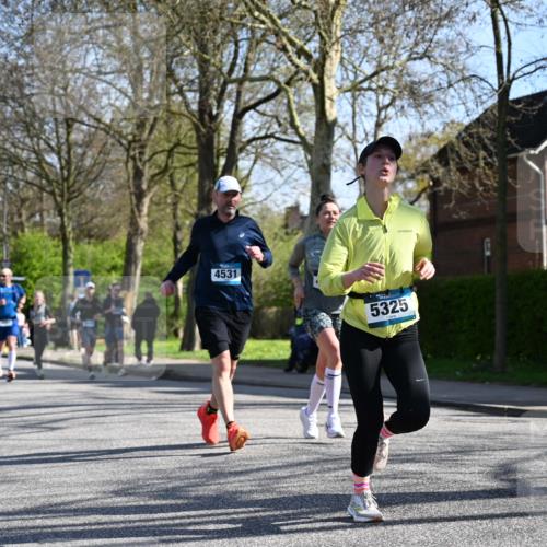 12.04.2026 - 45. Internationalen Wilhelmsburger Insellauf J. Mangold http://msf.ph/oto/9461273 12.04.2026 10:45:37 Ziel 2134, 3369, 4635, 3772, 3337, 3680, 5325, 3653, 4139, 4531, 5694, 2216, 3430, 5594, 4481, 4682, 5664, 3172, 2691, 3256, 3848, 3849, 5690, 4182, 2460, 2706, 2706, 4357, 3952, 4755, 3480 meine-sportfotos.de