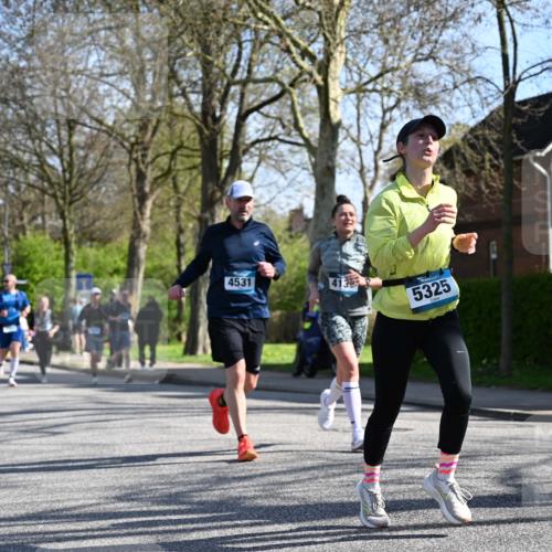 12.04.2026 - 45. Internationalen Wilhelmsburger Insellauf J. Mangold http://msf.ph/oto/9461274 12.04.2026 10:45:37 Ziel 2134, 3369, 4635, 3772, 3337, 3680, 5325, 3653, 4139, 4531, 5694, 2216, 3430, 5594, 4481, 4682, 5664, 3172, 2691, 3256, 3848, 3849, 5690, 4182, 2460, 2706, 2706, 4357, 3952, 4755, 3480 meine-sportfotos.de