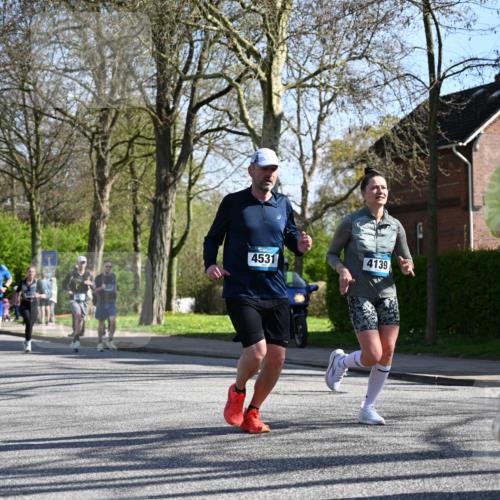 12.04.2026 - 45. Internationalen Wilhelmsburger Insellauf J. Mangold http://msf.ph/oto/9461283 12.04.2026 10:45:38 Ziel 2134, 3369, 4635, 3772, 3337, 3680, 5325, 3653, 4139, 4531, 5694, 2216, 3430, 5594, 4481, 4682, 5664, 5664, 3172, 2691, 3256, 3848, 3849, 5690, 4182, 2460, 2706, 4357, 3952, 4755, 3480, 5050 meine-sportfotos.de