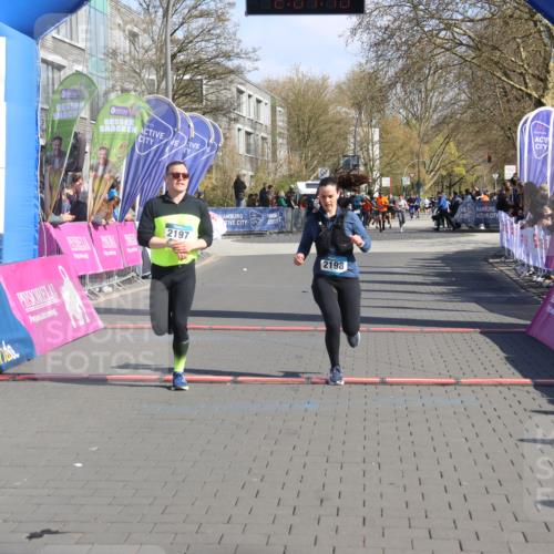 12.04.2026 - 45. Internationalen Wilhelmsburger Insellauf Strokosch-Dieckow http://msf.ph/oto/9461305 12.04.2026 10:51:09 Ziel 2198, 2197 meine-sportfotos.de