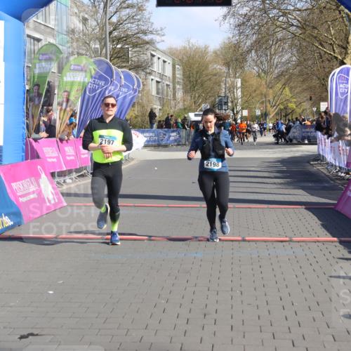 12.04.2026 - 45. Internationalen Wilhelmsburger Insellauf Strokosch-Dieckow http://msf.ph/oto/9461314 12.04.2026 10:51:09 Ziel 2198, 2197 meine-sportfotos.de