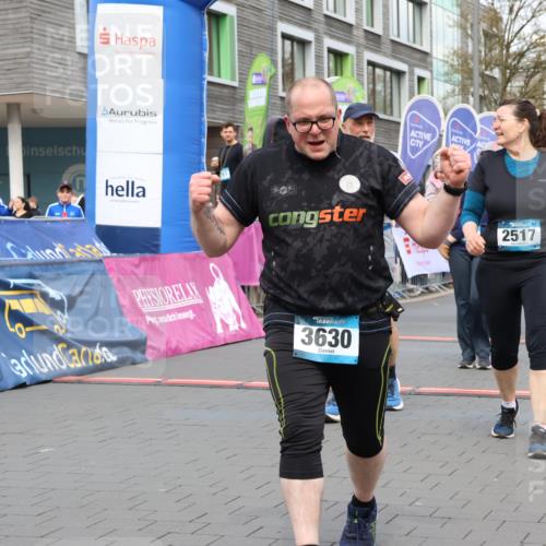 12.04.2026 - 45. Internationalen Wilhelmsburger Insellauf Strokosch-Dieckow http://msf.ph/oto/9461320 12.04.2026 13:18:44 Ziel 2516, 2517, 4031, 3694, 2018, 2961, 3248 meine-sportfotos.de