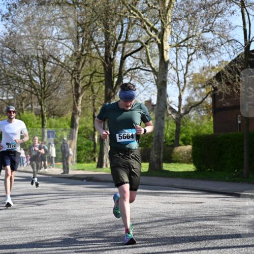 12.04.2026 - 45. Internationalen Wilhelmsburger Insellauf J. Mangold http://msf.ph/oto/9461328 12.04.2026 10:45:51 Ziel 4139, 4531, 5694, 2216, 3430, 5594, 4481, 4682, 5664, 3172, 2691, 3256, 3848, 3849, 5690, 4182, 2460, 2706, 4357, 3952, 4755, 3480, 5050, 5598, 5598, 3635, 4762, 5466, 2596, 3008, 4631 meine-sportfotos.de