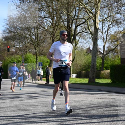 12.04.2026 - 45. Internationalen Wilhelmsburger Insellauf J. Mangold http://msf.ph/oto/9461344 12.04.2026 10:45:52 Ziel 4139, 4531, 5694, 2216, 3430, 5594, 4481, 4682, 5664, 3172, 2691, 3256, 3848, 3849, 5690, 4182, 2460, 2706, 4357, 3952, 4357, 3952, 4755, 3480, 5050, 5598, 3635, 4762, 5466, 2596, 3008, 4631 meine-sportfotos.de