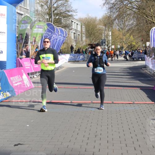 12.04.2026 - 45. Internationalen Wilhelmsburger Insellauf Strokosch-Dieckow http://msf.ph/oto/9461345 12.04.2026 10:51:09 Ziel 2198, 2197 meine-sportfotos.de