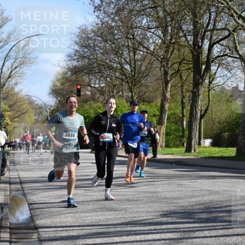 12.04.2026 - 45. Internationalen Wilhelmsburger Insellauf J. Mangold http://msf.ph/oto/9461367 12.04.2026 10:45:55 Ziel 5594, 4481, 4682, 5664, 3172, 2691, 3256, 3848, 3849, 5690, 4182, 2460, 2706, 4357, 3952, 4755, 3480, 5050, 5598, 3635, 4762, 5466, 2596, 3008, 4631, 2841, 5726 meine-sportfotos.de