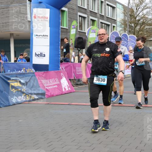 12.04.2026 - 45. Internationalen Wilhelmsburger Insellauf Strokosch-Dieckow http://msf.ph/oto/9461370 12.04.2026 13:18:43 Ziel 2516, 2517, 4031, 3694, 2018, 2961 meine-sportfotos.de