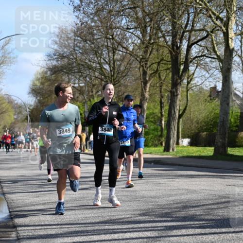 12.04.2026 - 45. Internationalen Wilhelmsburger Insellauf J. Mangold http://msf.ph/oto/9461376 12.04.2026 10:45:55 Ziel 5594, 4481, 4682, 5664, 3172, 2691, 3256, 3848, 3849, 5690, 4182, 2460, 2706, 4357, 3952, 4755, 3480, 5050, 5598, 3635, 4762, 5466, 2596, 3008, 4631, 2841, 5726 meine-sportfotos.de