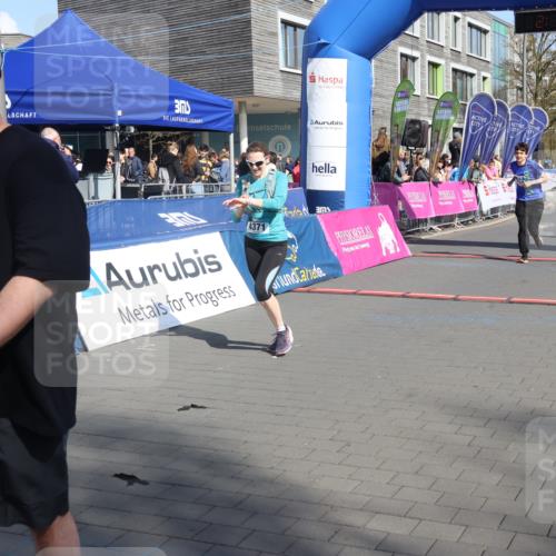 12.04.2026 - 45. Internationalen Wilhelmsburger Insellauf Strokosch-Dieckow http://msf.ph/oto/9461378 12.04.2026 11:09:19 Ziel 4371, 3748, 3701 meine-sportfotos.de