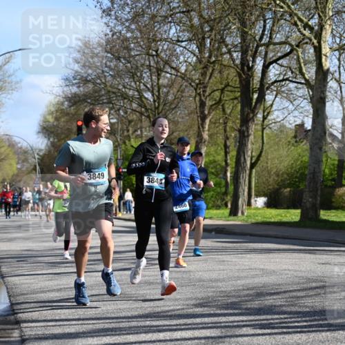 12.04.2026 - 45. Internationalen Wilhelmsburger Insellauf J. Mangold http://msf.ph/oto/9461379 12.04.2026 10:45:55 Ziel 5594, 4481, 4682, 5664, 3172, 2691, 3256, 3848, 3849, 5690, 4182, 2460, 2706, 4357, 3952, 4755, 3480, 5050, 5598, 3635, 4762, 5466, 2596, 3008, 4631, 2841, 5726 meine-sportfotos.de