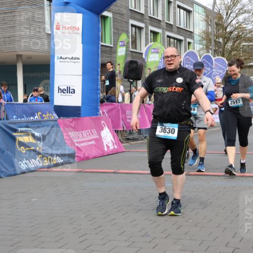 12.04.2026 - 45. Internationalen Wilhelmsburger Insellauf Strokosch-Dieckow http://msf.ph/oto/9461382 12.04.2026 13:18:43 Ziel 2516, 2517, 4031, 3694, 2018, 2961 meine-sportfotos.de