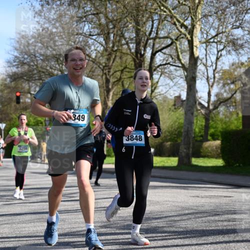12.04.2026 - 45. Internationalen Wilhelmsburger Insellauf J. Mangold http://msf.ph/oto/9461394 12.04.2026 10:45:56 Ziel 4682, 5664, 3172, 2691, 3256, 3848, 3849, 5690, 4182, 2460, 2706, 4357, 3952, 4755, 3480, 5050, 5598, 3635, 4762, 5466, 2596, 3008, 4631, 2841, 5726, 5562 meine-sportfotos.de