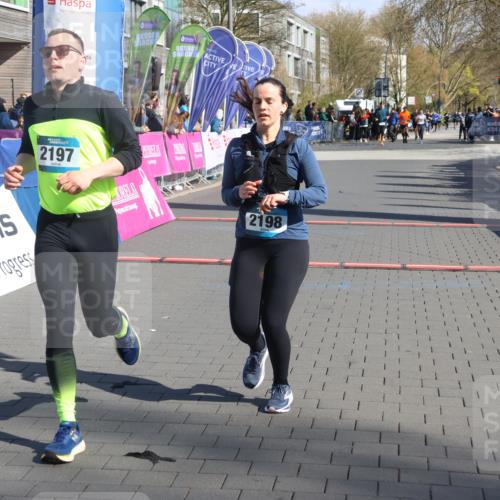 12.04.2026 - 45. Internationalen Wilhelmsburger Insellauf Strokosch-Dieckow http://msf.ph/oto/9461395 12.04.2026 10:51:11 Ziel 2198, 2197 meine-sportfotos.de