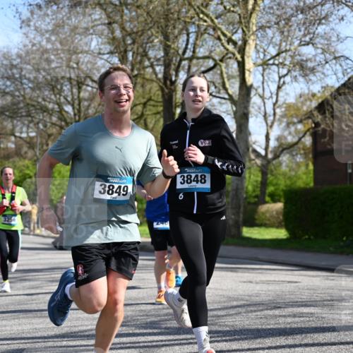12.04.2026 - 45. Internationalen Wilhelmsburger Insellauf J. Mangold http://msf.ph/oto/9461398 12.04.2026 10:45:56 Ziel 4682, 5664, 3172, 2691, 3256, 3848, 3849, 5690, 4182, 2460, 2706, 4357, 3952, 4755, 3480, 5050, 5598, 3635, 4762, 5466, 2596, 3008, 4631, 2841, 5726, 5562 meine-sportfotos.de
